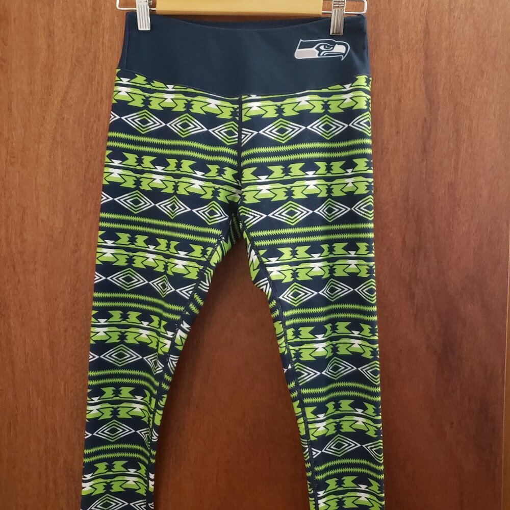 NFL Team Apparel Womens Seattle Seahawks Capri Leggings Size Small